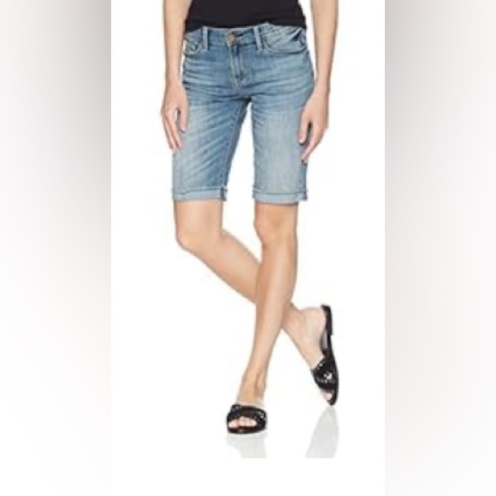 Signature by Levi Strauss & Co. Gold Label women’s Modern skinny short